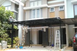 Aplikator Mengerjakan Canopy Minimalis Kronjo
