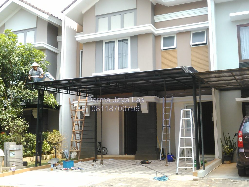 Aplikator Mengerjakan Canopy Minimalis Kronjo